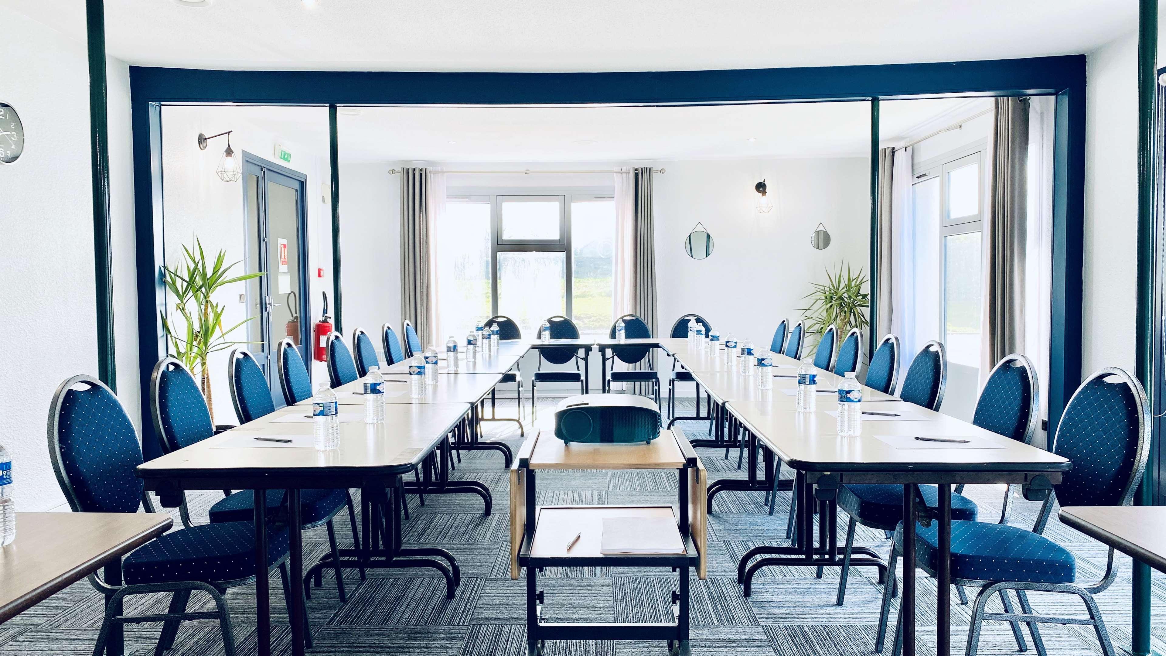Hotel Restaurant Kyriad De Peronne Экстерьер фото